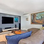 Windblom Retreat By Hostagents
