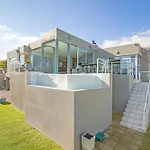 Windblom Retreat By Hostagents